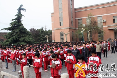 圖二 集體誦讀“熱愛生命”_副本.jpg
