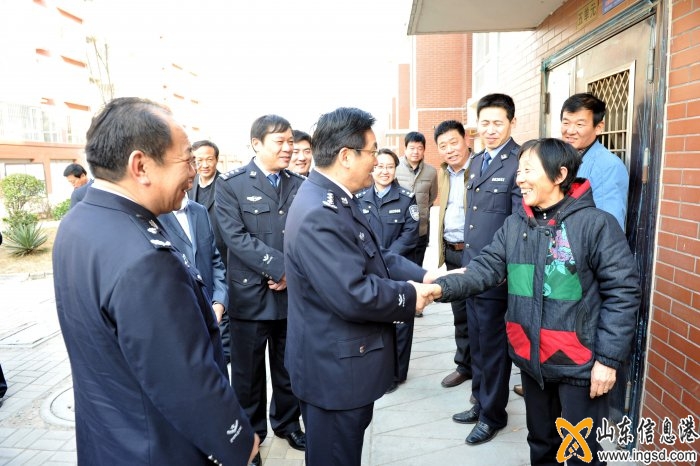 山東省公安廳廳長徐珠寶到陵縣公安局視察調(diào)研指導(dǎo)工作 (1).jpg